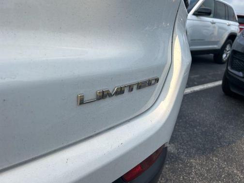 Bright White Clearcoat 2024 Jeep Compass Limited
