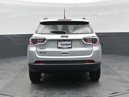 Silver Zynith Metallic Clearcoat 2026 Jeep Compass Latitude