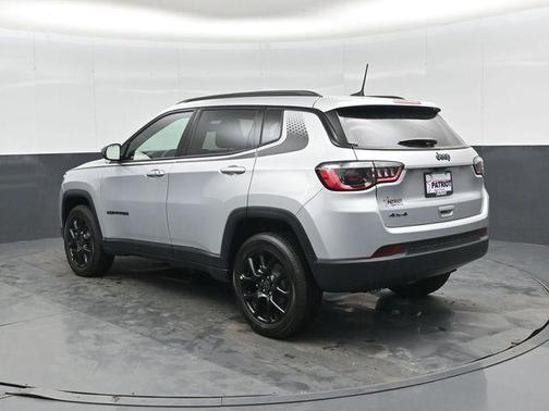 Silver Zynith Metallic Clearcoat 2026 Jeep Compass Latitude