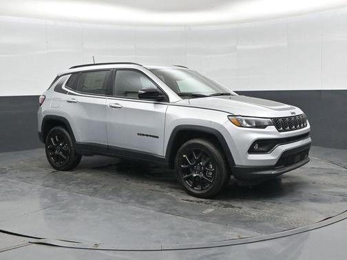 Silver Zynith Metallic Clearcoat 2026 Jeep Compass Latitude