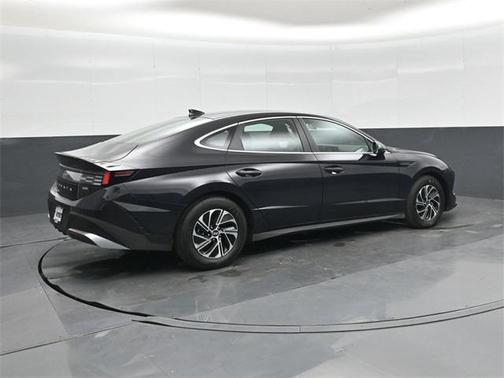 2026 Hyundai SONATA Hybrid Base