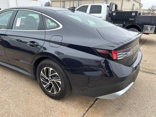 2026 Hyundai SONATA Hybrid Base