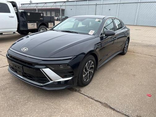 2026 Hyundai SONATA Hybrid Base