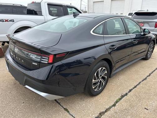 2026 Hyundai SONATA Hybrid Base