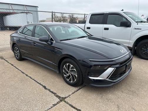 2026 Hyundai SONATA Hybrid Base