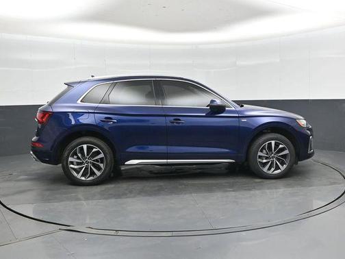 Navarra Blue Metallic 2024 Audi Q5 45 S line Premium Plus