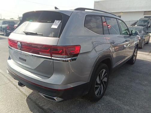 Silver Mist Metallic 2025 Volkswagen Atlas 2.0T SE w/Technology