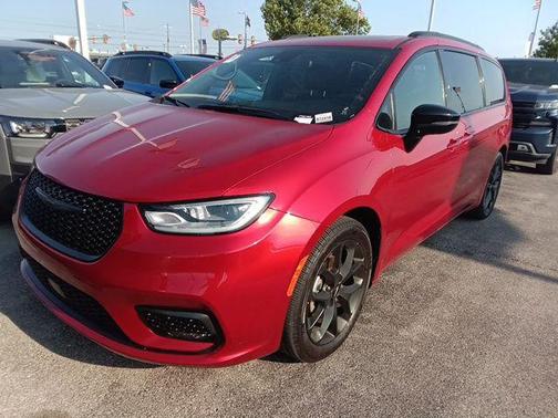 Red Hot Pearlcoat 2025 Chrysler Pacifica Limited