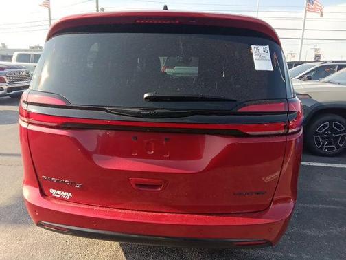 Red Hot Pearlcoat 2025 Chrysler Pacifica Limited
