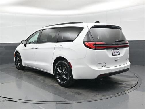 2026 Chrysler Pacifica L