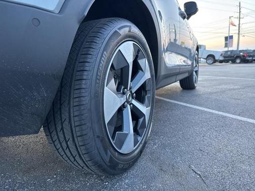 2024 Volvo XC40 B5 Plus Bright Theme