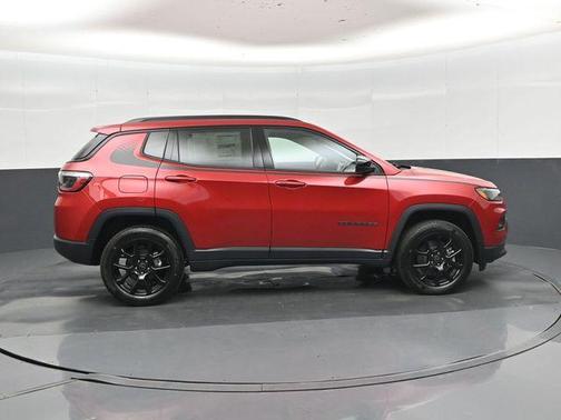 Red Hot Pearlcoat 2026 Jeep Compass Latitude
