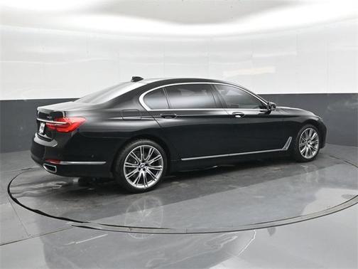 2019 BMW 740 740i