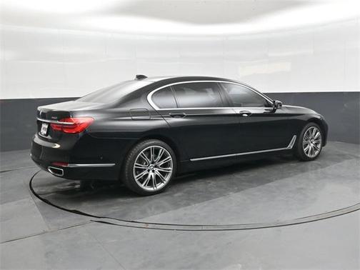 2019 BMW 740 740i