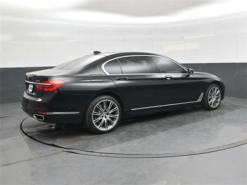 2019 BMW 740 740i