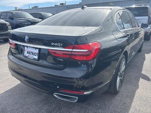 2019 BMW 740 740i