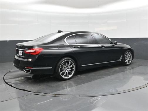 2019 BMW 740 740i