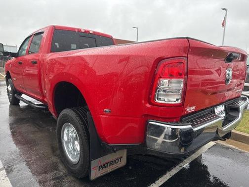 2022 RAM 3500 Tradesman Crew Cab 4x4 8' Box