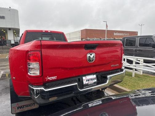 2022 RAM 3500 Tradesman Crew Cab 4x4 8' Box