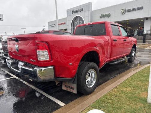 2022 RAM 3500 Tradesman Crew Cab 4x4 8' Box