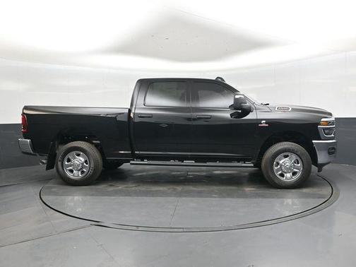Diamond Black Crystal Pearlcoat 2026 RAM 2500 Tradesman
