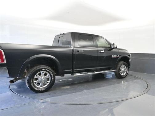 2017 RAM 2500 Laramie Crew Cab 4x4 6'4' Box