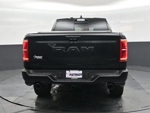 Diamond Black Crystal Pearlcoat 2026 RAM 1500 Limited