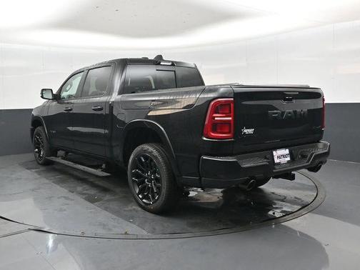 Diamond Black Crystal Pearlcoat 2026 RAM 1500 Limited