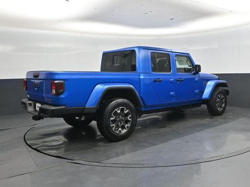 Hydro Blue Pearlcoat 2026 Jeep Gladiator Sahara 4x4