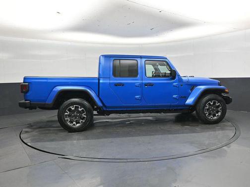 Hydro Blue Pearlcoat 2026 Jeep Gladiator Sahara 4x4