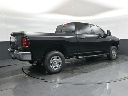 Diamond Black Crystal Pearlcoat 2026 RAM 2500 Tradesman