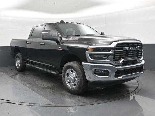 Diamond Black Crystal Pearlcoat 2026 RAM 2500 Tradesman