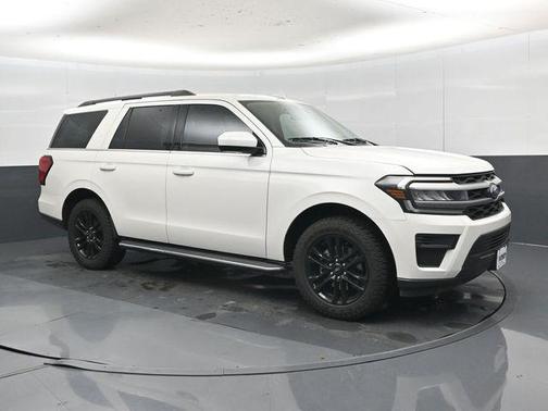 Star White Metallic Tri-Coat 2023 Ford Expedition XLT