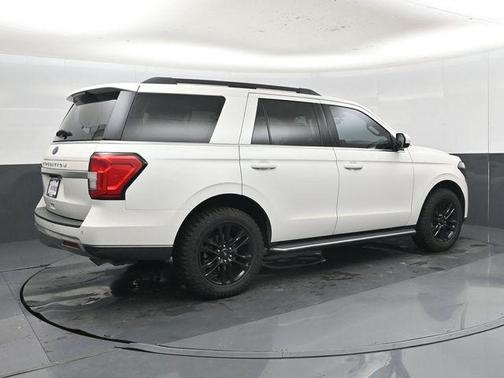 Star White Metallic Tri-Coat 2023 Ford Expedition XLT