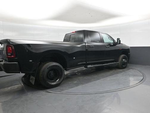 Diamond Black Crystal Pearlcoat 2026 RAM 3500 Tradesman Crew Cab 4x4 8' Box