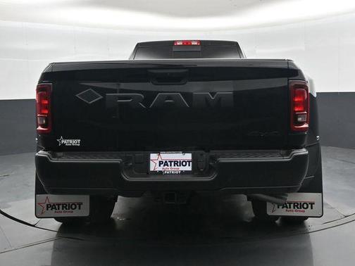 Diamond Black Crystal Pearlcoat 2026 RAM 3500 Tradesman Crew Cab 4x4 8' Box