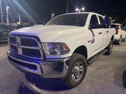 2017 RAM 2500 Tradesman Crew Cab 4x4 6'4' Box