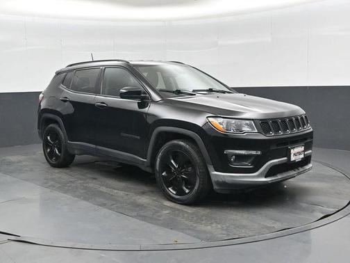 Diamond Black Crystal Pearlcoat 2018 Jeep Compass Latitude