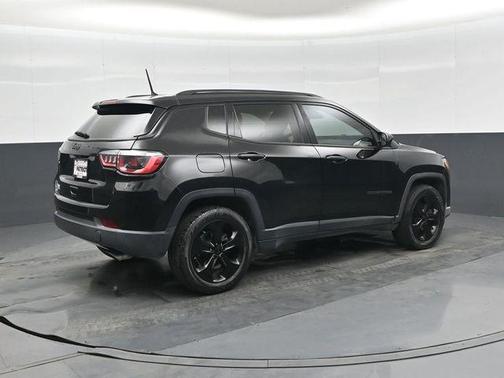 Diamond Black Crystal Pearlcoat 2018 Jeep Compass Latitude