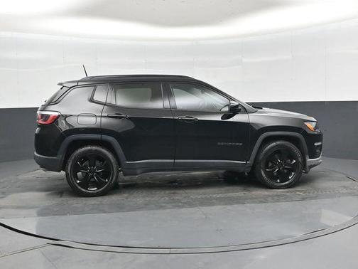 Diamond Black Crystal Pearlcoat 2018 Jeep Compass Latitude