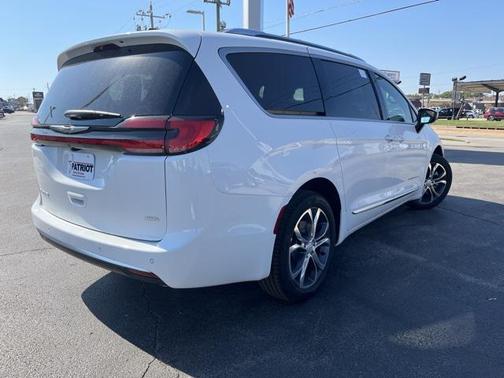 2026 Chrysler Pacifica L