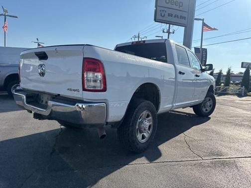 2022 RAM 2500 Tradesman Crew Cab 4x4 6'4' Box
