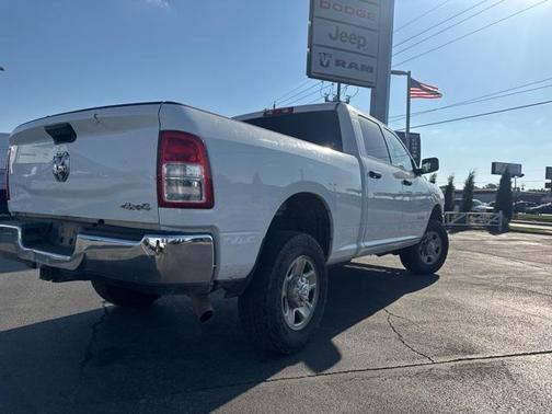 2022 RAM 2500 Tradesman Crew Cab 4x4 6'4' Box