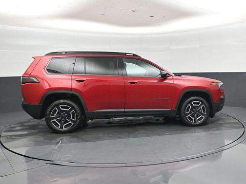 Red Hot Pearlcoat 2026 Jeep Cherokee Laredo 4x4