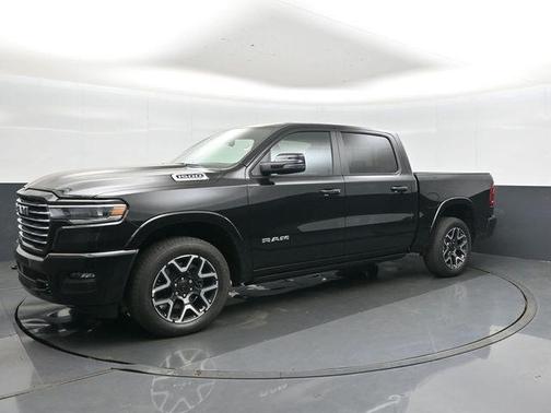 Diamond Black Crystal Pearlcoat 2026 RAM 1500 Laramie