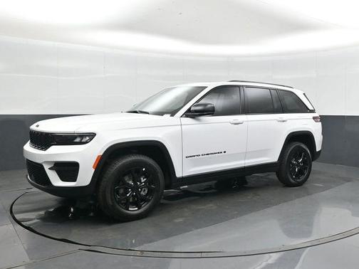 Bright White Clearcoat 2025 Jeep Grand Cherokee Altitude