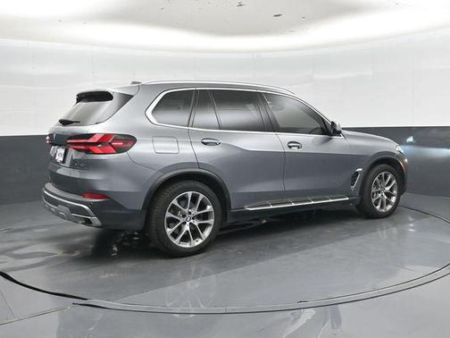 Gray Metallic 2025 BMW X5 xDrive40i