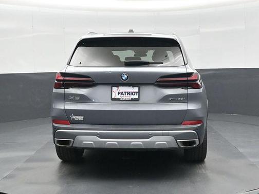 Gray Metallic 2025 BMW X5 xDrive40i