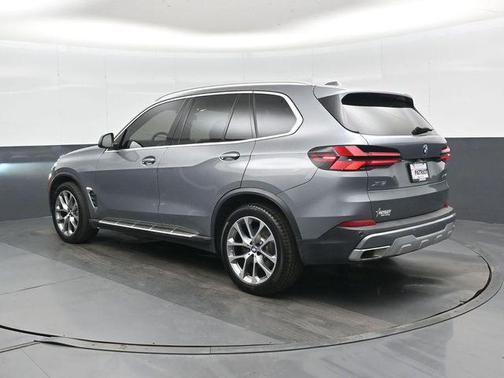 Gray Metallic 2025 BMW X5 xDrive40i