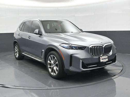 Gray Metallic 2025 BMW X5 xDrive40i